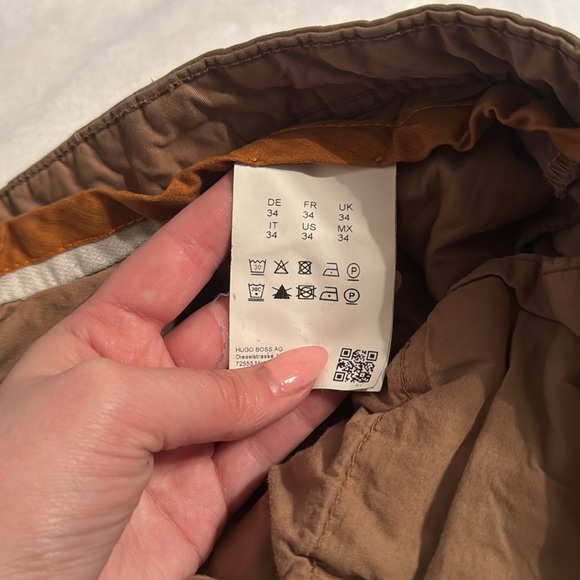 Men’s Hugo Boss Regular Fit Khaki shorts, size 34 - Picture 7 of 8